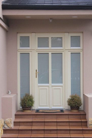 דלתות עץ לכניסה לבית