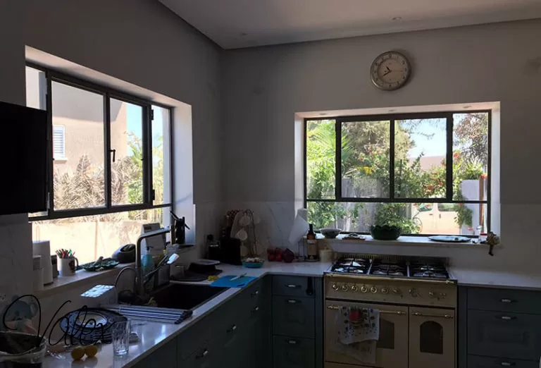 חלונות בלגיים למטבח מברזל